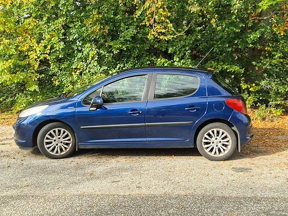 Peugeot 207 2006 photo 2