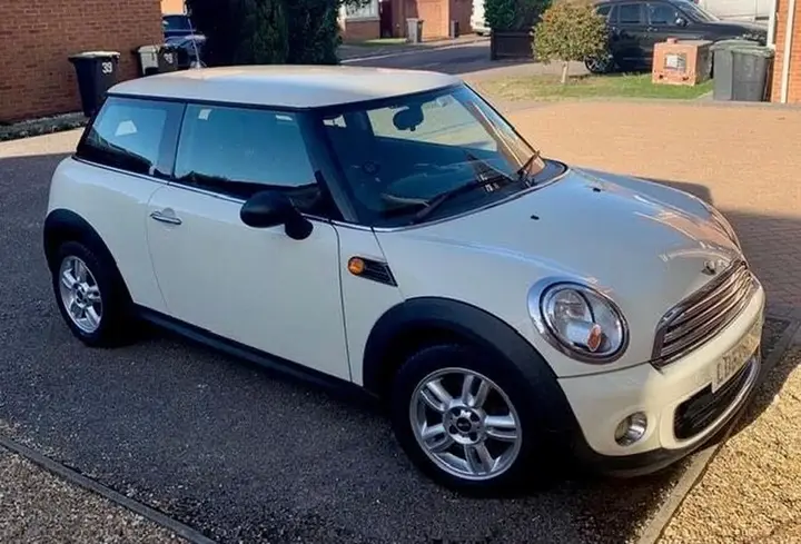 Mini One 2012 photo 2