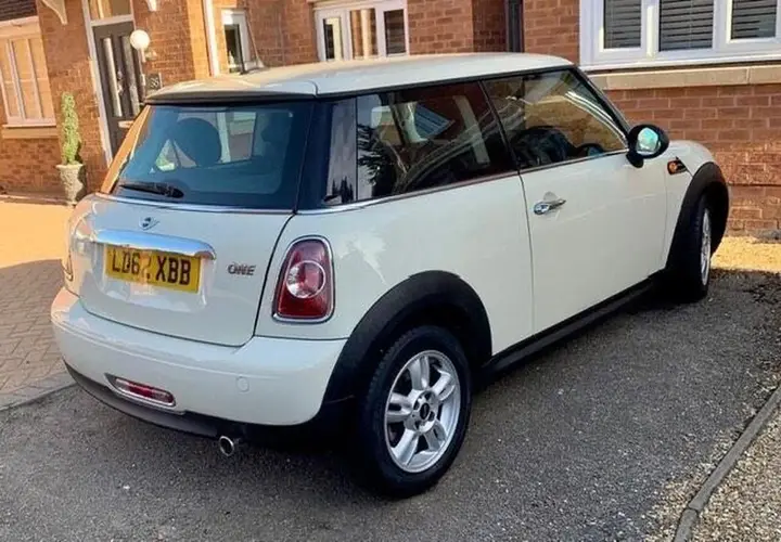 Mini One 2012 photo 5