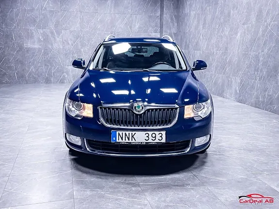 Skoda Superb 2013 photo 2