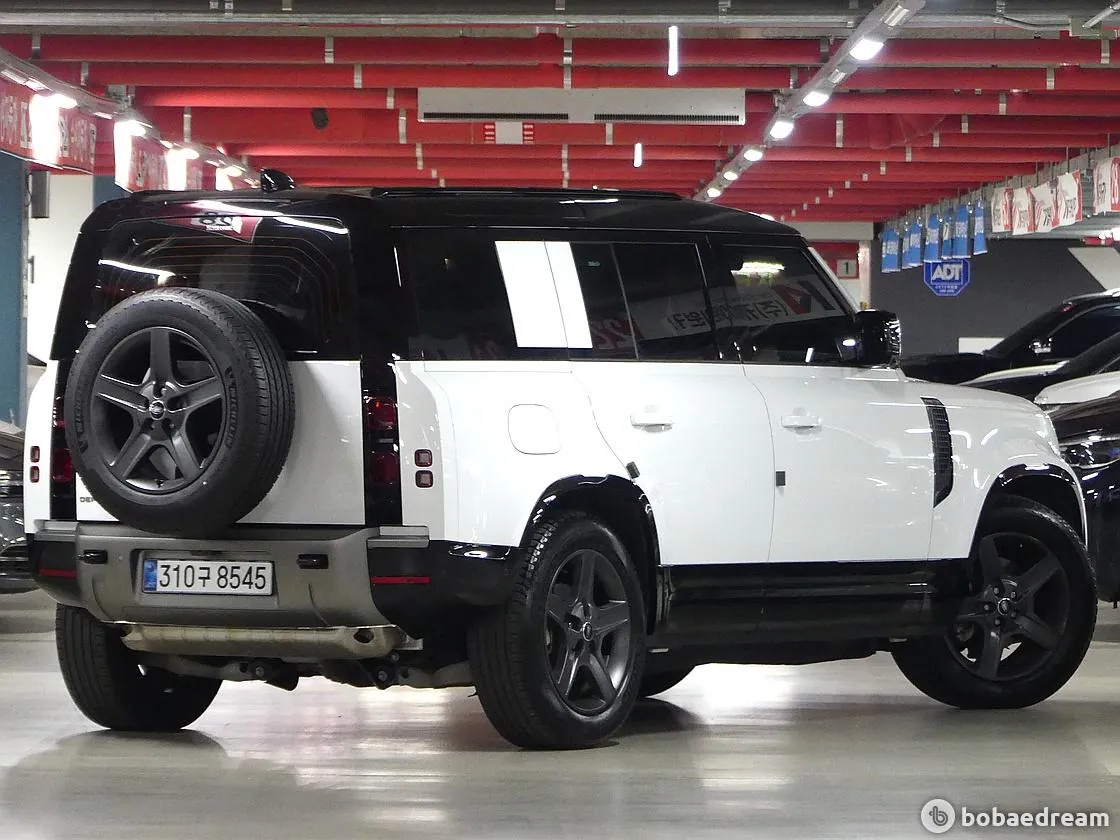 Land Rover Defender 110 2025 photo 3