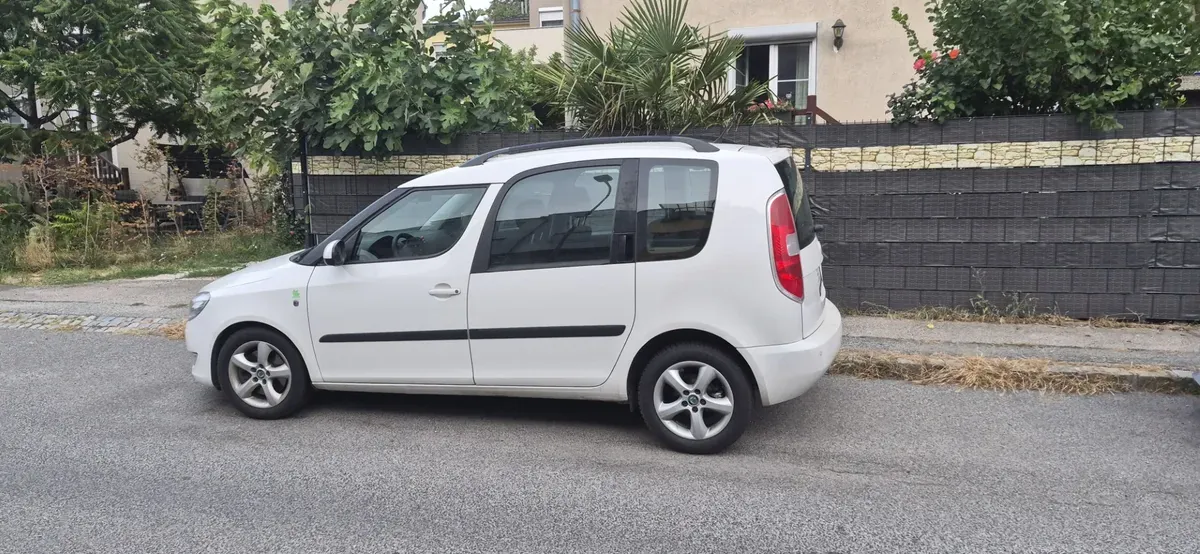 Skoda Roomster 2011 photo 2