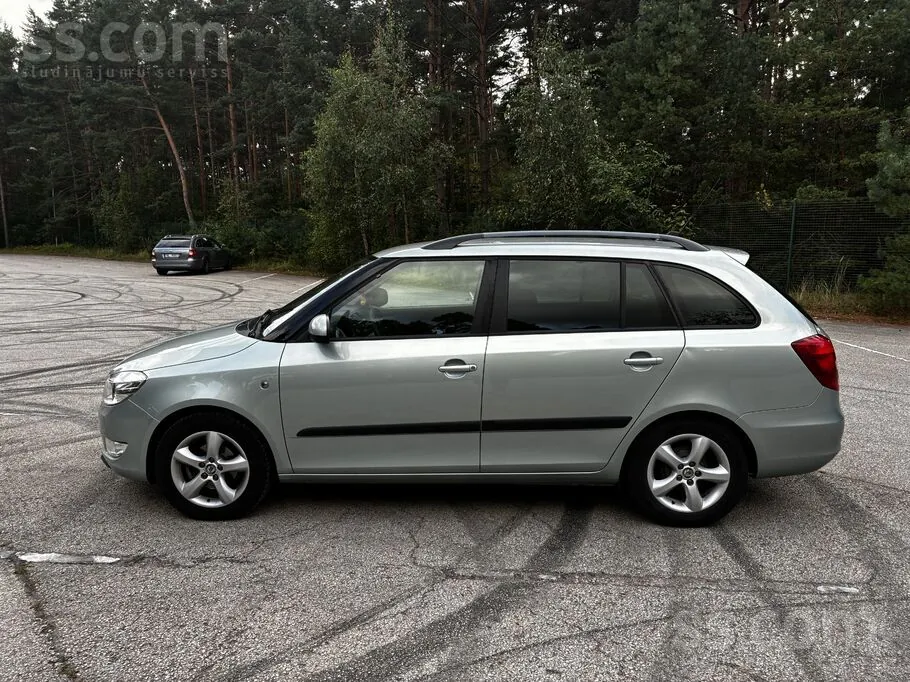 Skoda Fabia 2011 photo 5