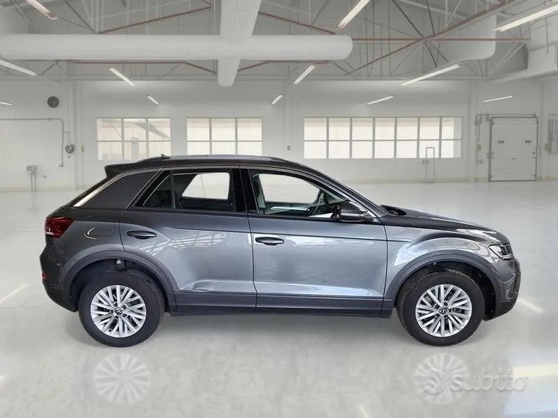 Volkswagen T-Roc 2023 photo 3