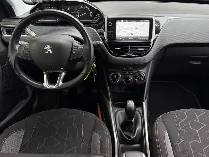 Peugeot 2008 2017 photo 2