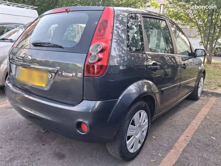 Ford Fiesta 2007 photo 2