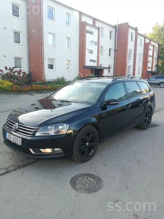 Volkswagen Passat 2011 photo 2