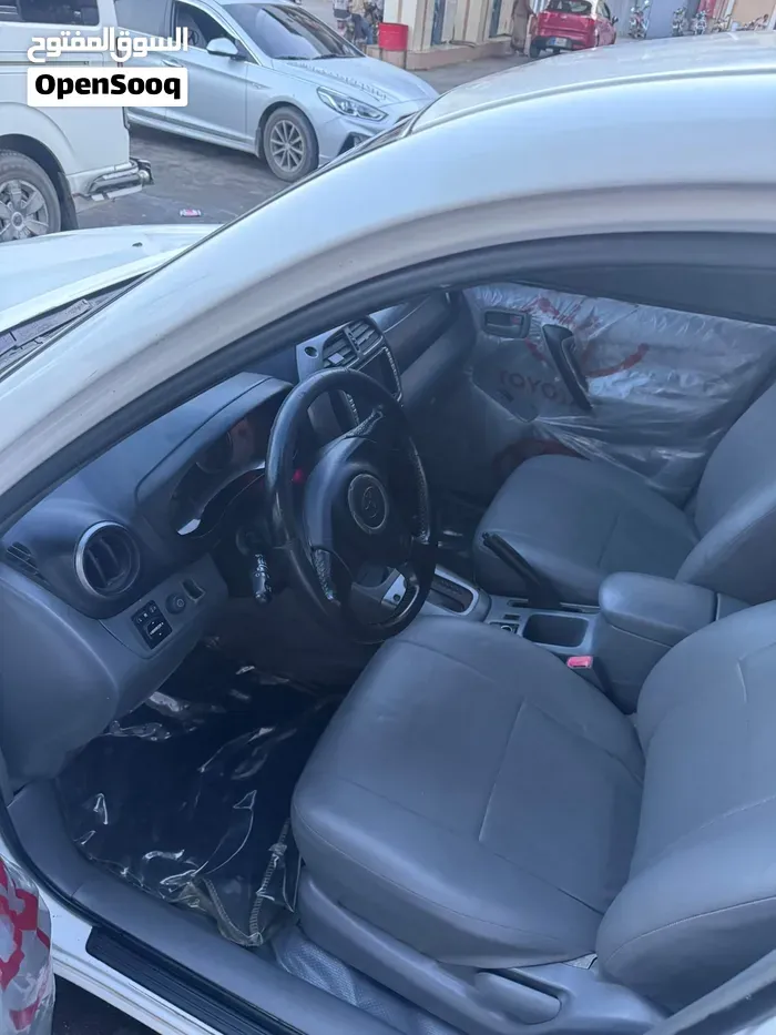 Toyota Rav 4 2004 photo 2