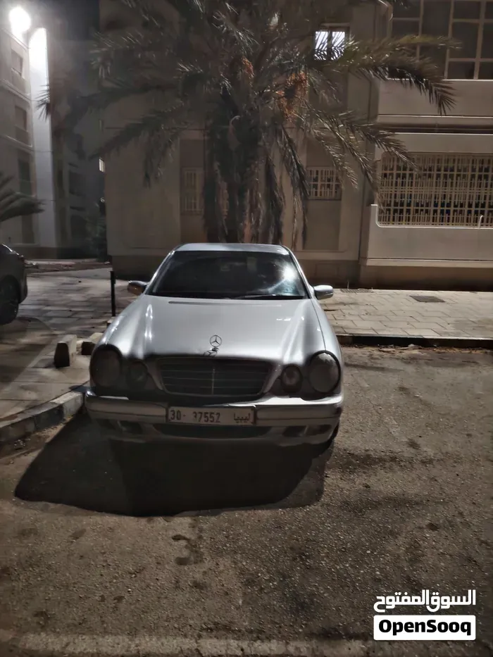Mercedes-Benz E-Class 2002 photo 2