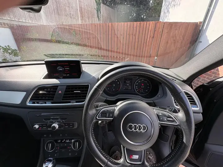 Audi Q3 2018 photo 2