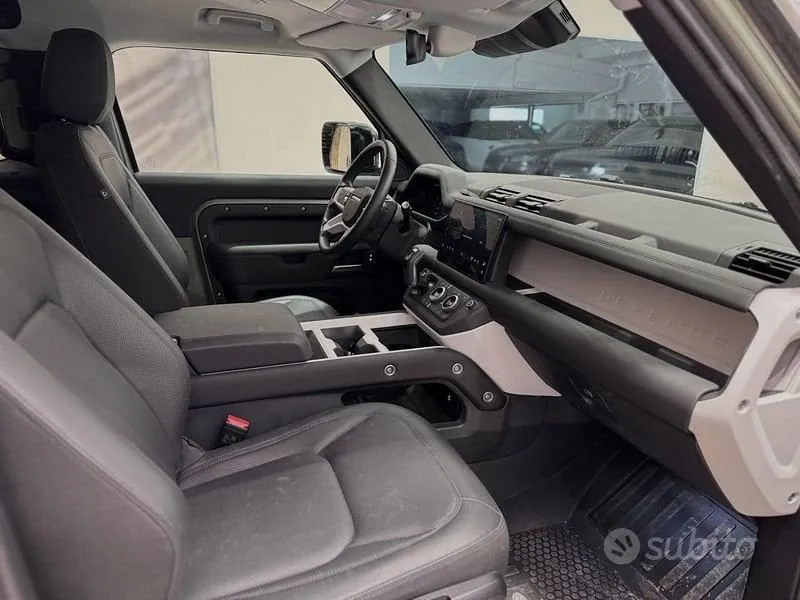 Land Rover Defender 2025 photo 3
