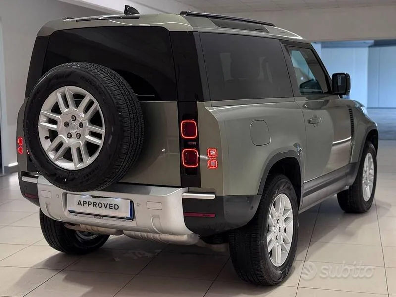 Land Rover Defender 2025 photo 2