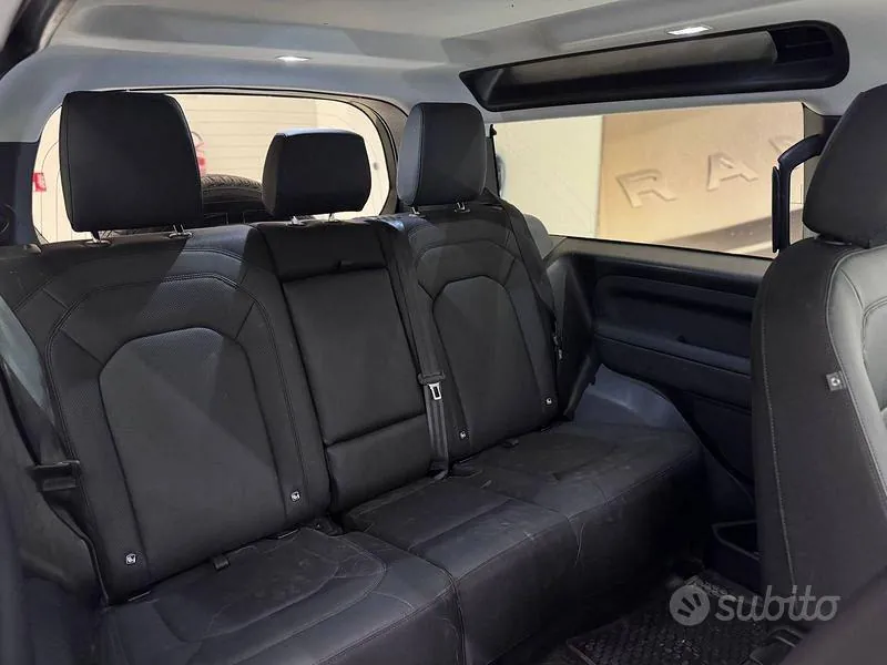 Land Rover Defender 2025 photo 5
