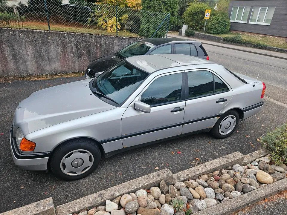 Mercedes-Benz 220