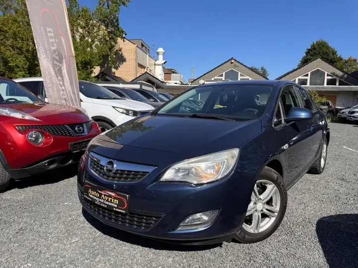 Opel Astra J