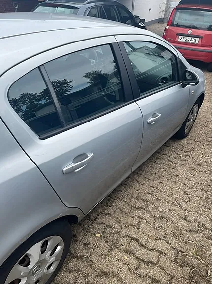 Opel Corsa 2012 photo 2