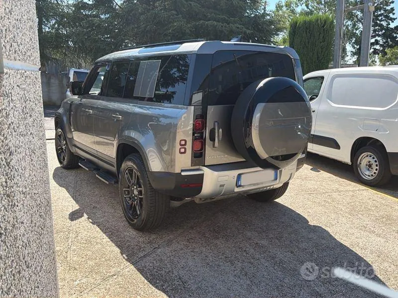 Land Rover Defender 2024 photo 3