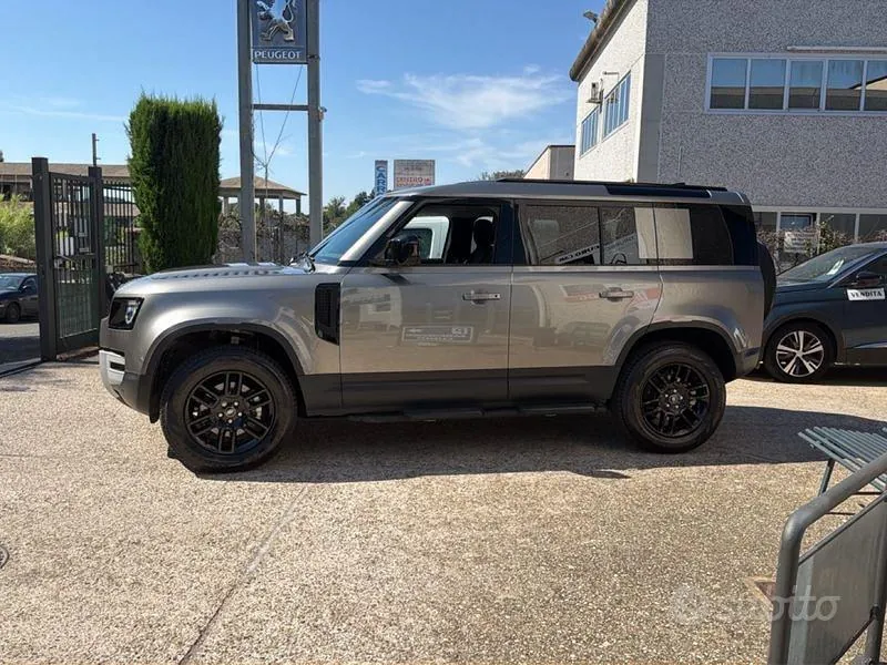 Land Rover Defender 2024 photo 2