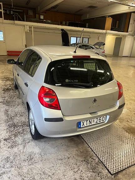 Renault Clio 2006 photo 2