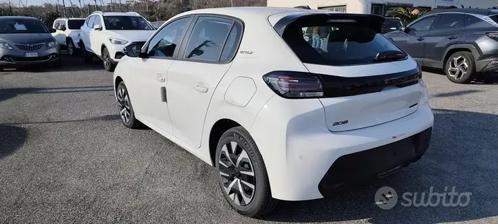 Peugeot 208 2025 photo 3