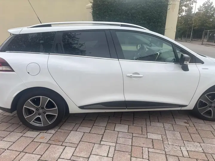 Renault Clio 2015 photo 2