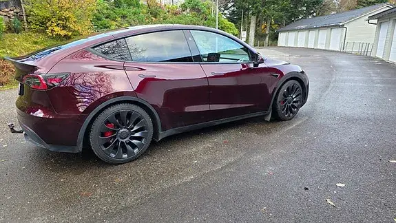 Tesla Model Y 2025 photo 4