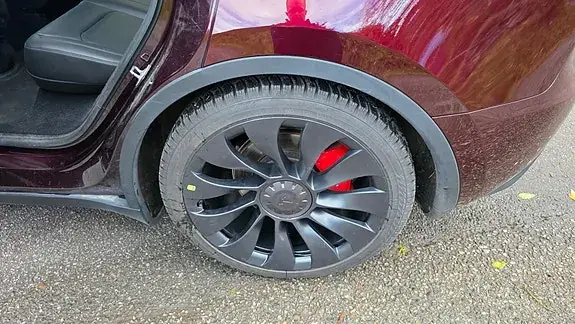 Tesla Model Y 2025 photo 3