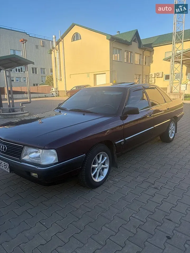 Audi 100
