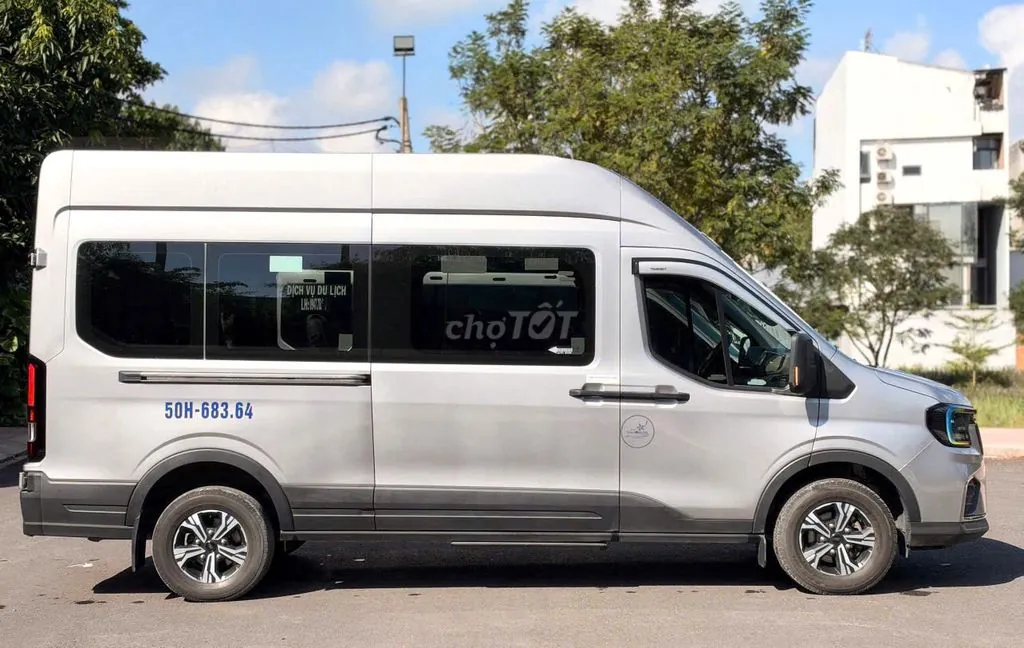 Ford Transit 2024 photo 2