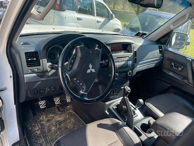 Mitsubishi Pajero 2011 photo 3