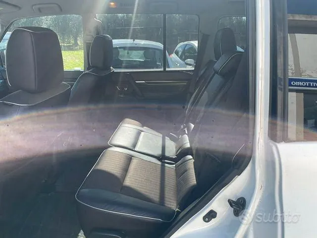 Mitsubishi Pajero 2011 photo 4