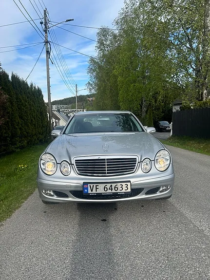Mercedes-Benz E200 2004 photo 2