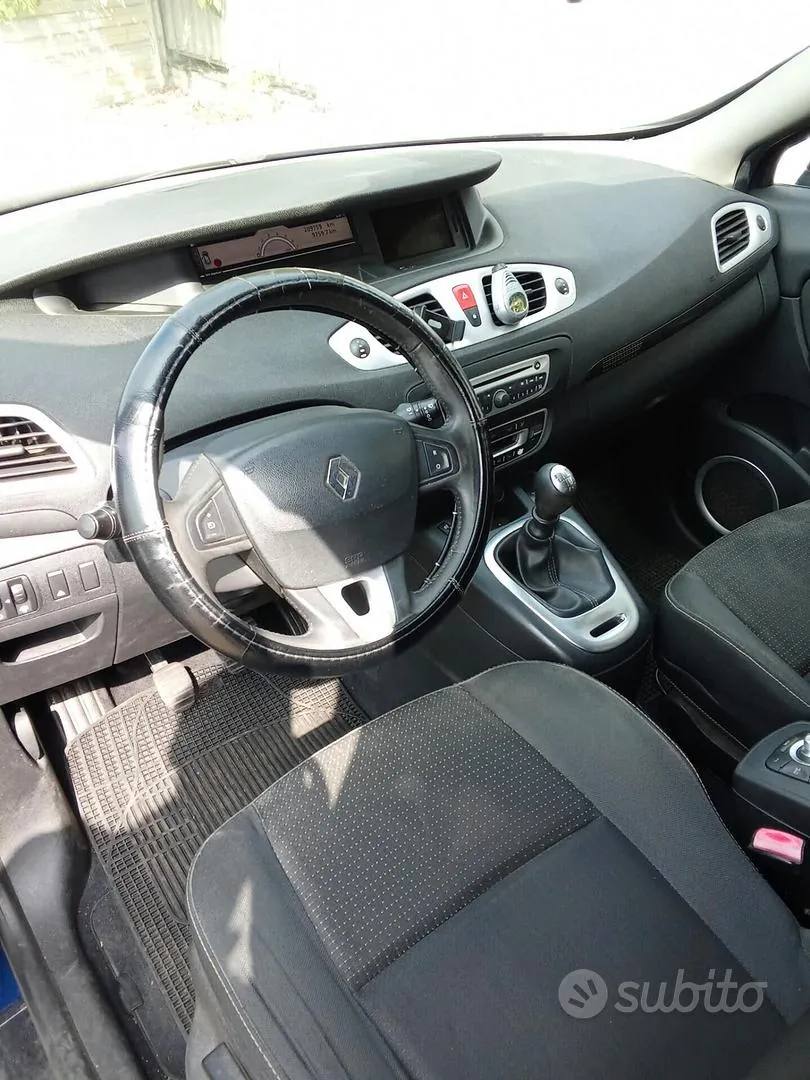 Renault Scenic 2010 photo 4