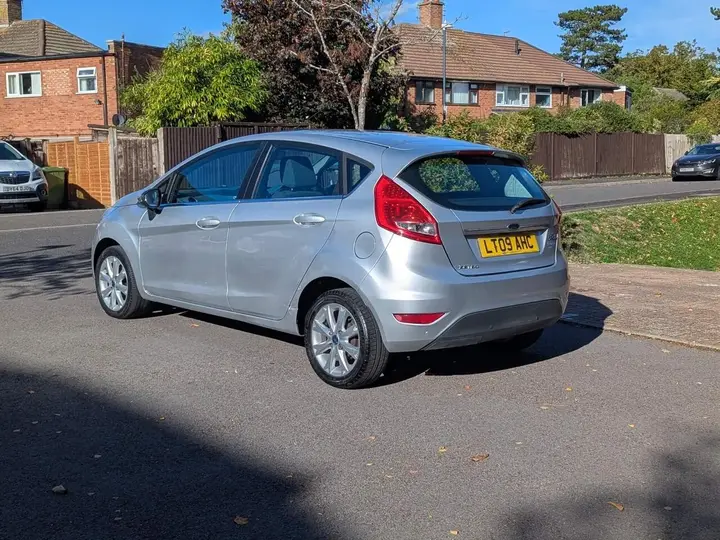 Ford Fiesta 2009 photo 4