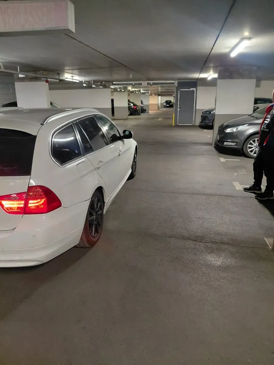 BMW 3 Series 2010 photo 3