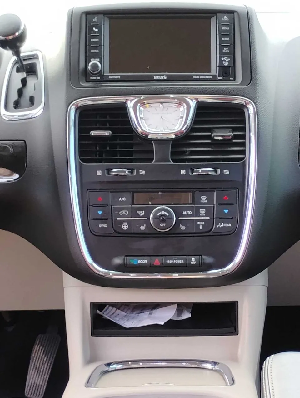 Chrysler Town & Country 2016 photo 2