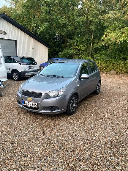 Chevrolet Aveo 2011 photo 2