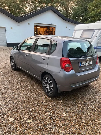 Chevrolet Aveo 2011 photo 3