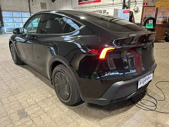 Tesla Model Y 2026 photo 3