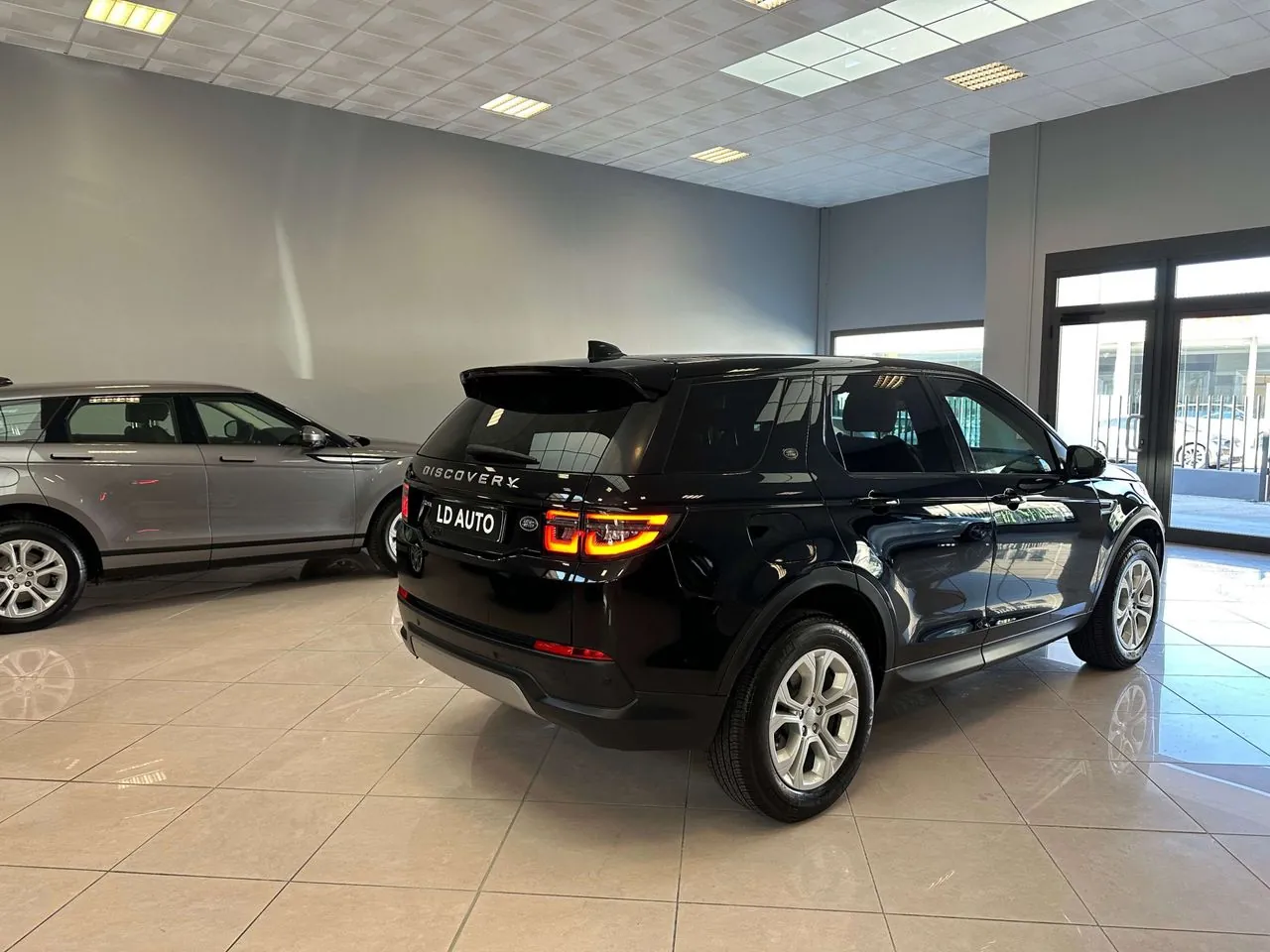 Land Rover Discovery Sport 2020 photo 4