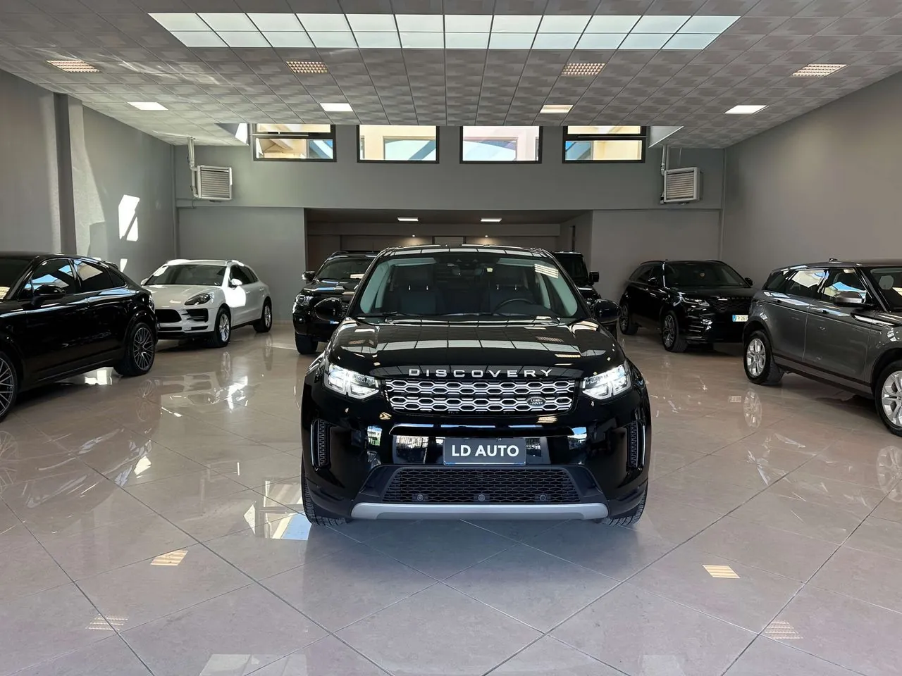 Land Rover Discovery Sport 2020 photo 2
