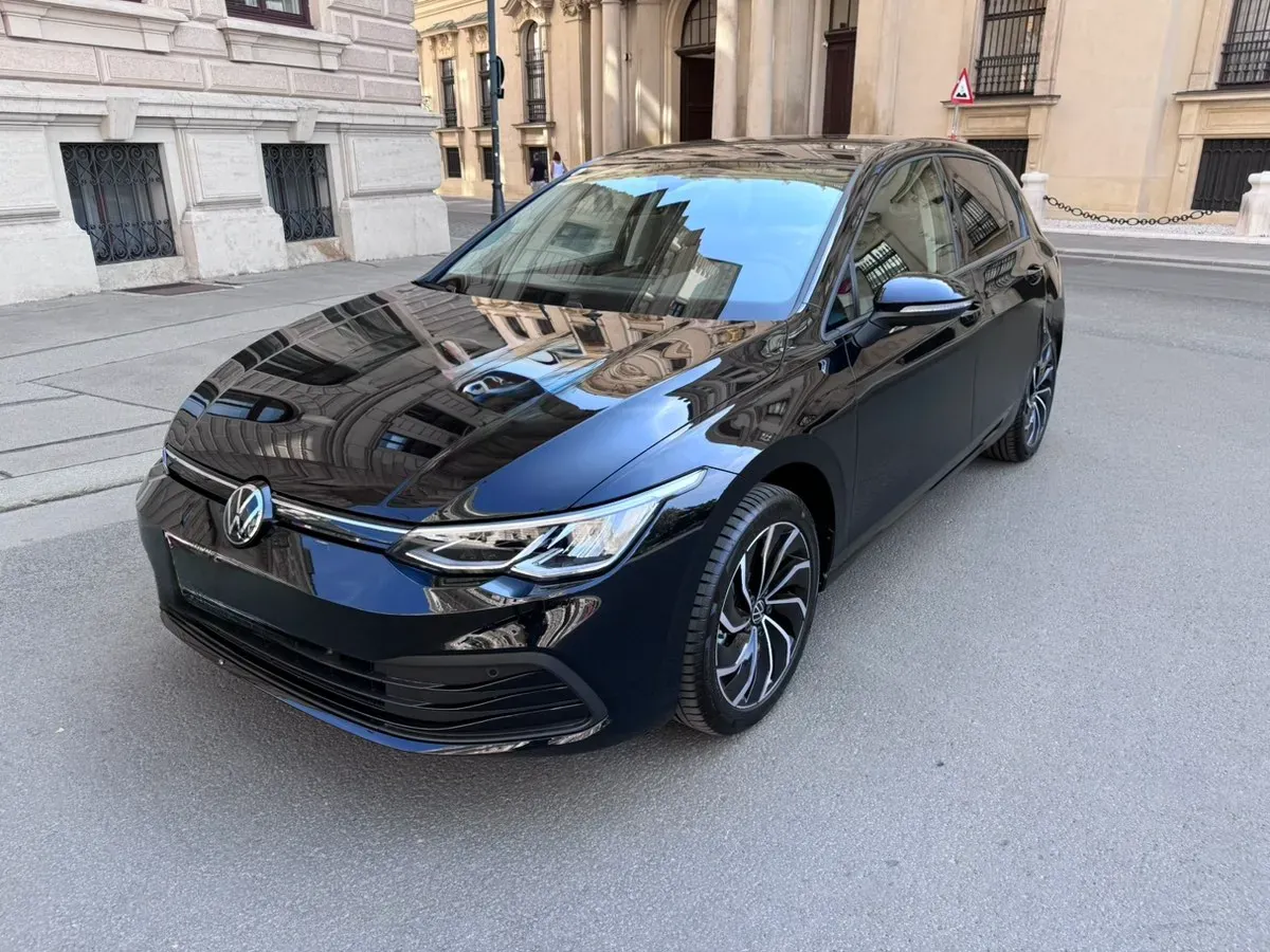 Volkswagen Golf 2024 photo 2