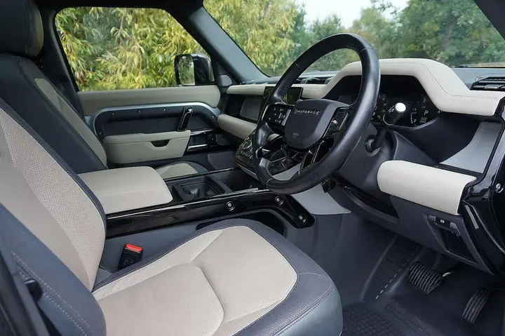 Land Rover Defender 2023 photo 5