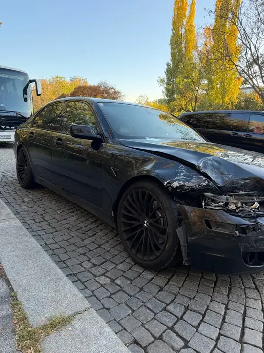 BMW 7 Series 2006 photo 2