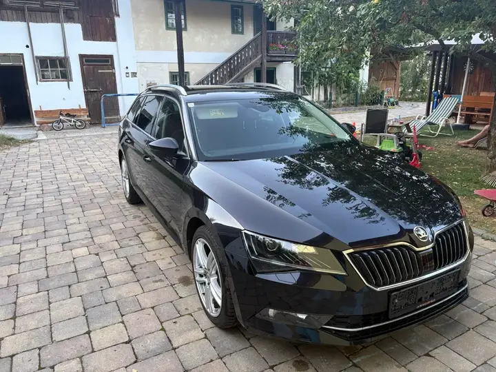 Skoda Superb 2018 photo 3