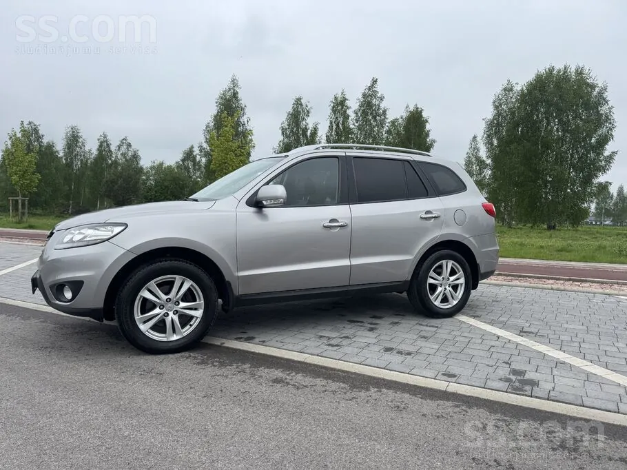 Hyundai Santa Fe 2011 photo 2