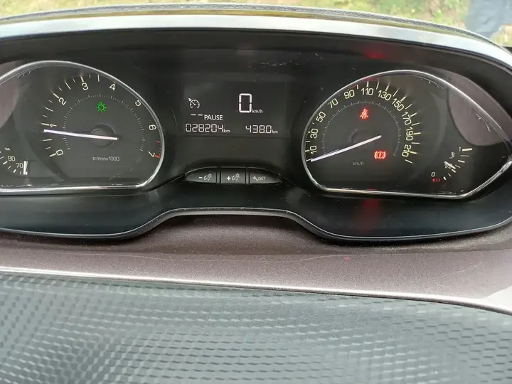 Peugeot 2008 2015 photo 2