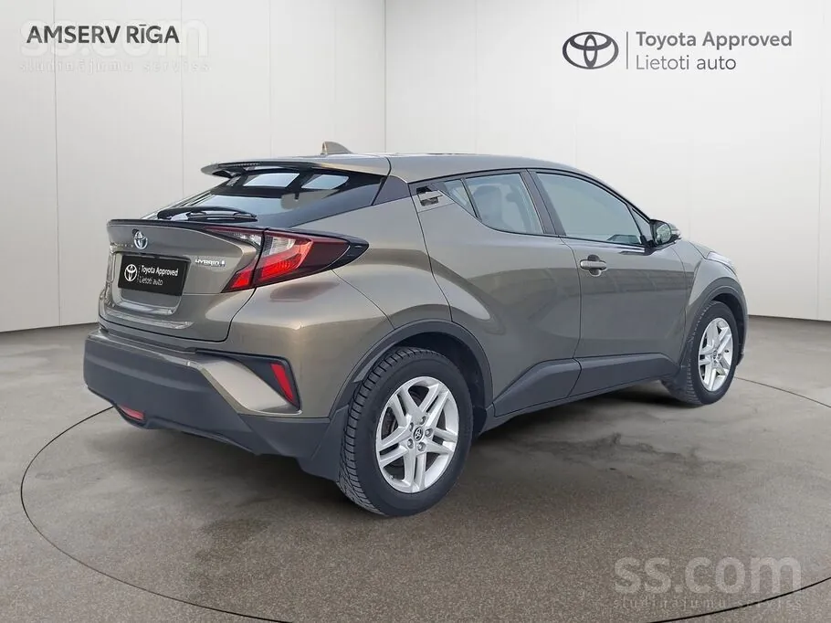 Toyota C-Hr 2022 photo 2