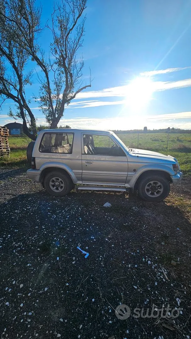 Mitsubishi Pajero 2000 photo 2