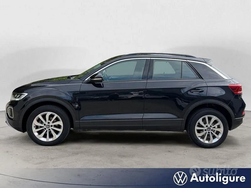 Volkswagen T-Roc 2023 photo 2